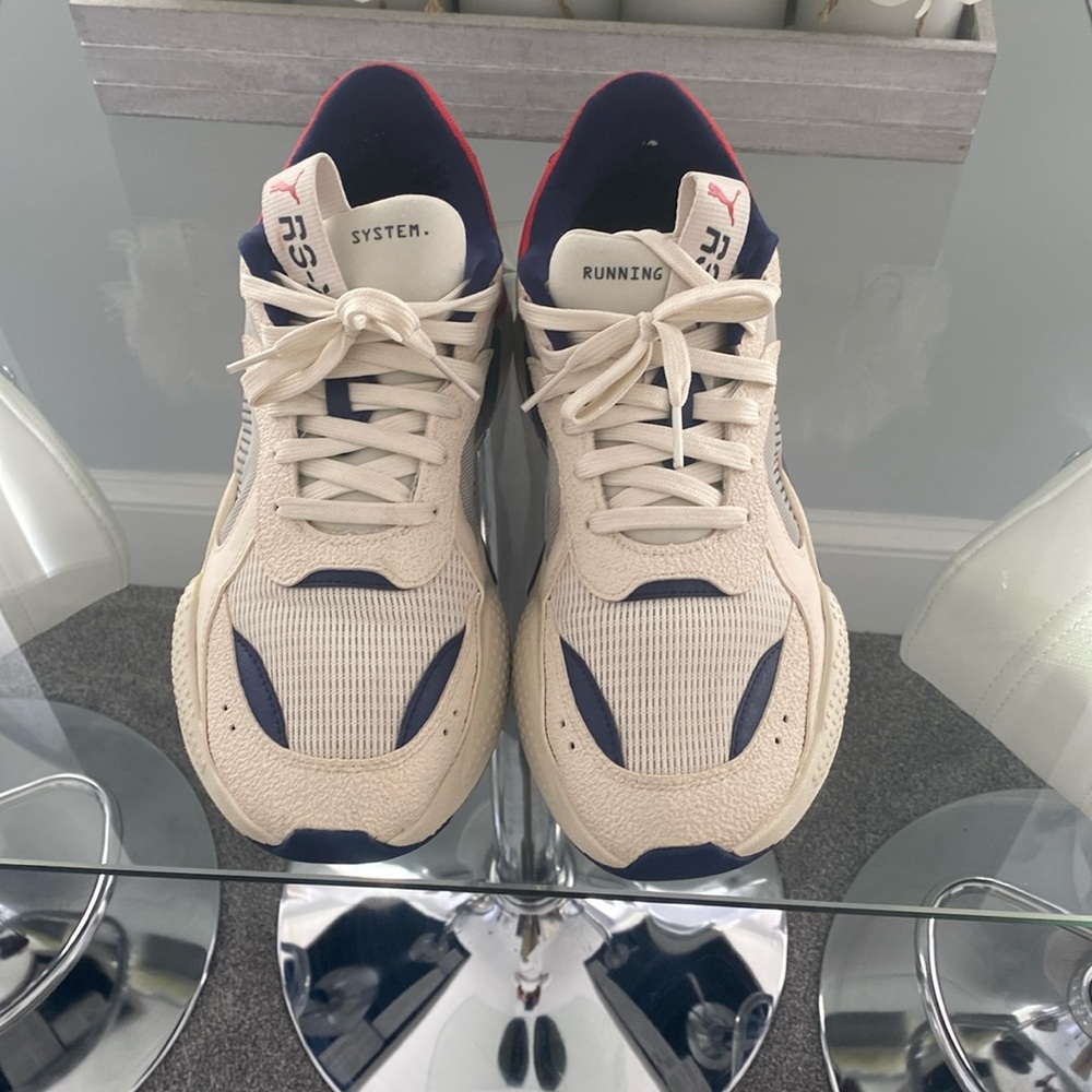 Men’s size 11 puma sneakers in good condition